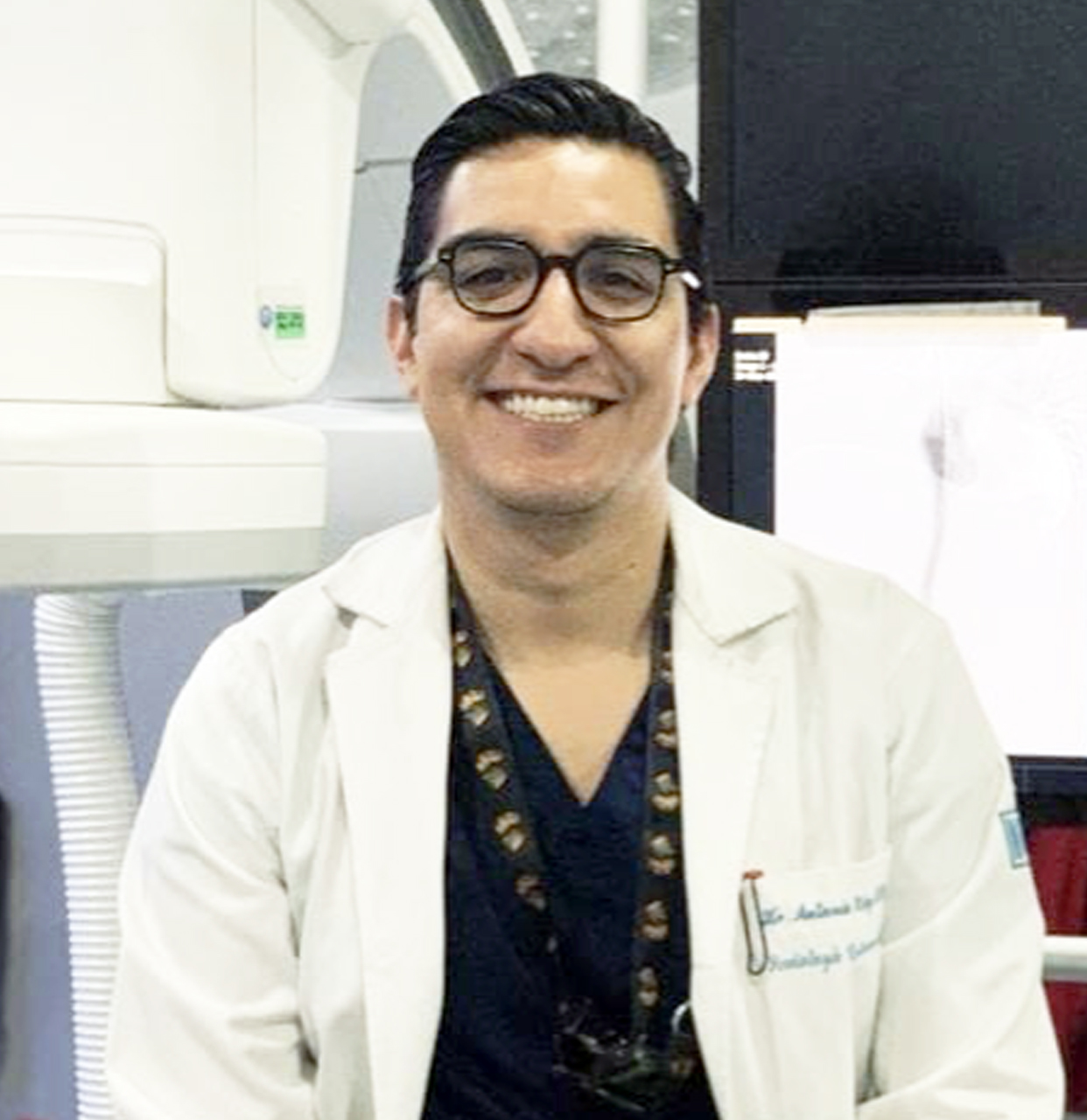 Dr. Antonio Hernández